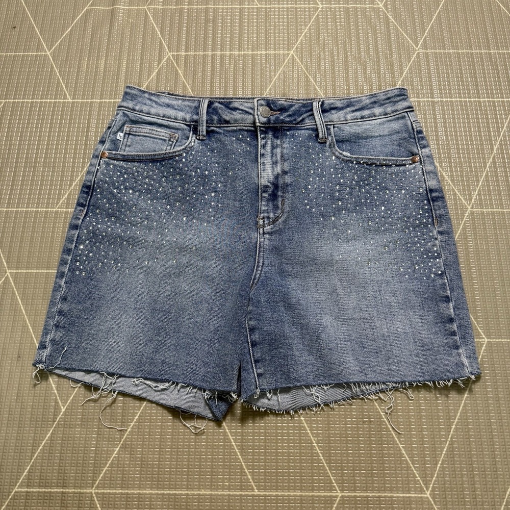 Judy Blue Rhinestone & Denim Stretch Shorts XL Light Wash 5" Inseam NWOT Raw Hem